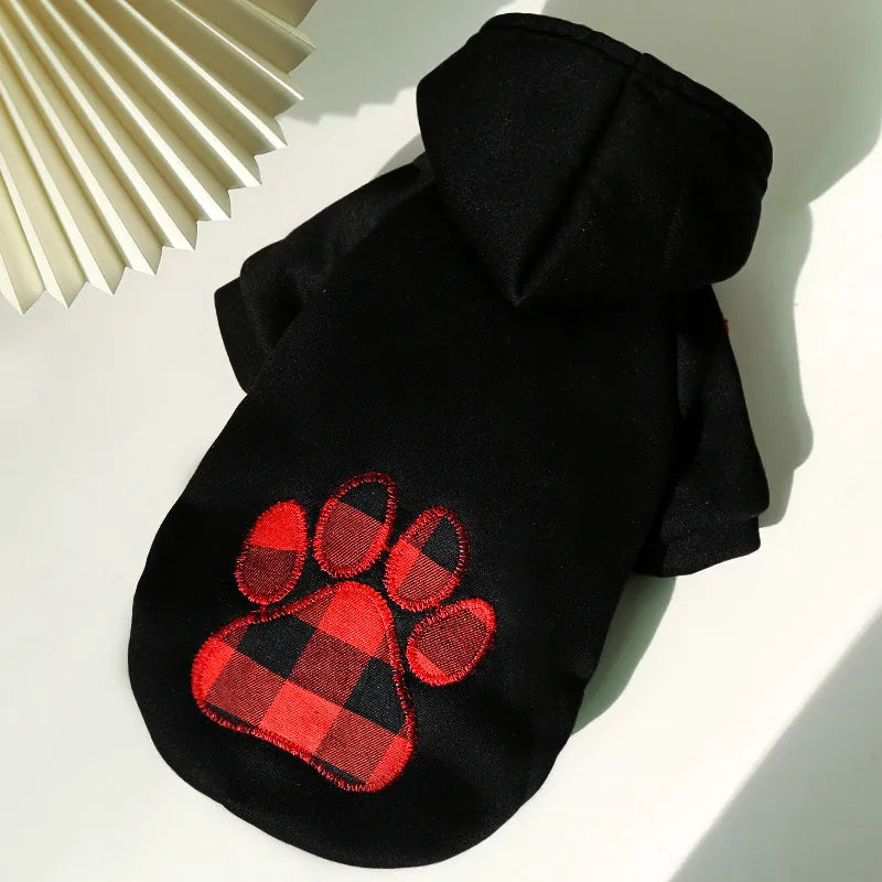 Pullover mit Kapuze in Schwarz mit rotem Karomuster für große und kleine Hunde - die Beste  bei The Masked Frenchie - Nur €17.99!