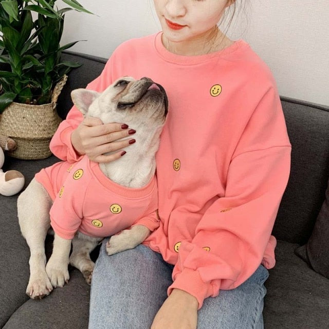 Twin Look! Gute Laune Pulli - die Beste Hundebekleidung bei The Masked Frenchie - Nur €24.99!