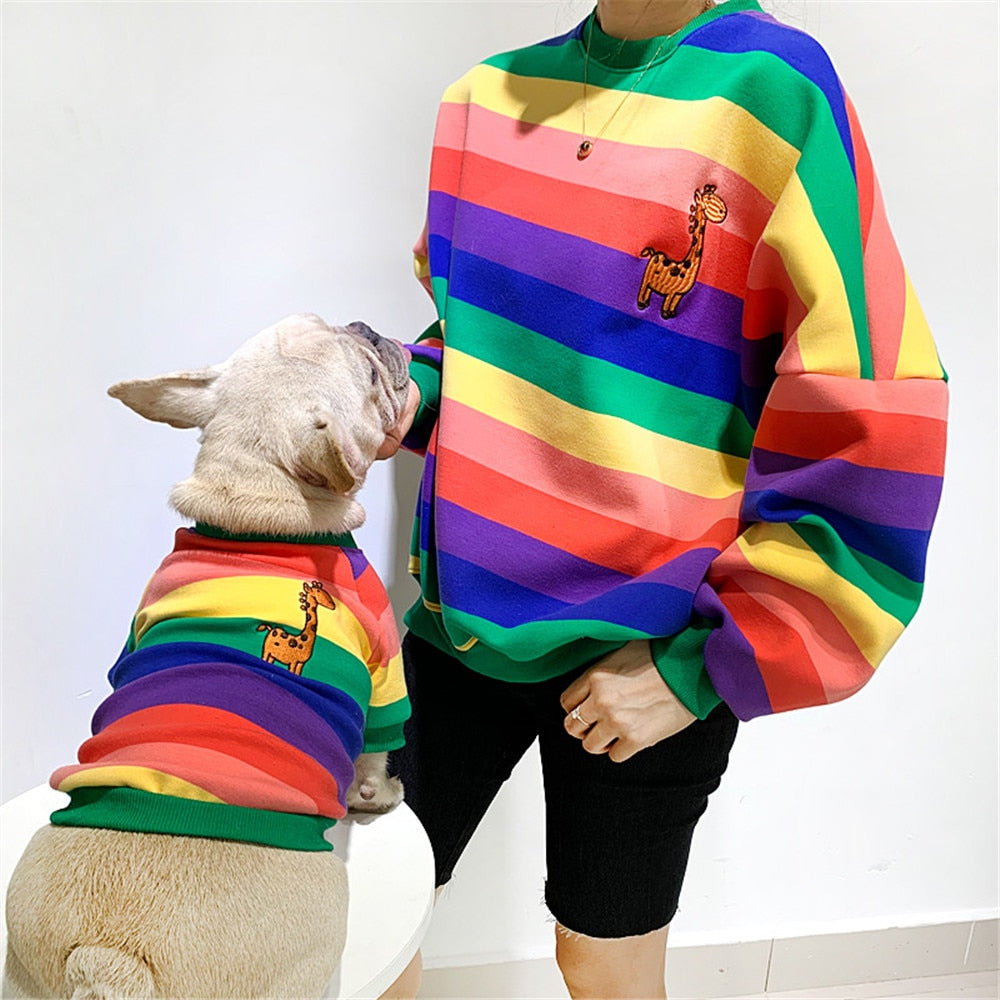 Partner Look! Bunt Gestreifte Giraffe - die Beste Hundebekleidung bei The Masked Frenchie - Nur €21.99!