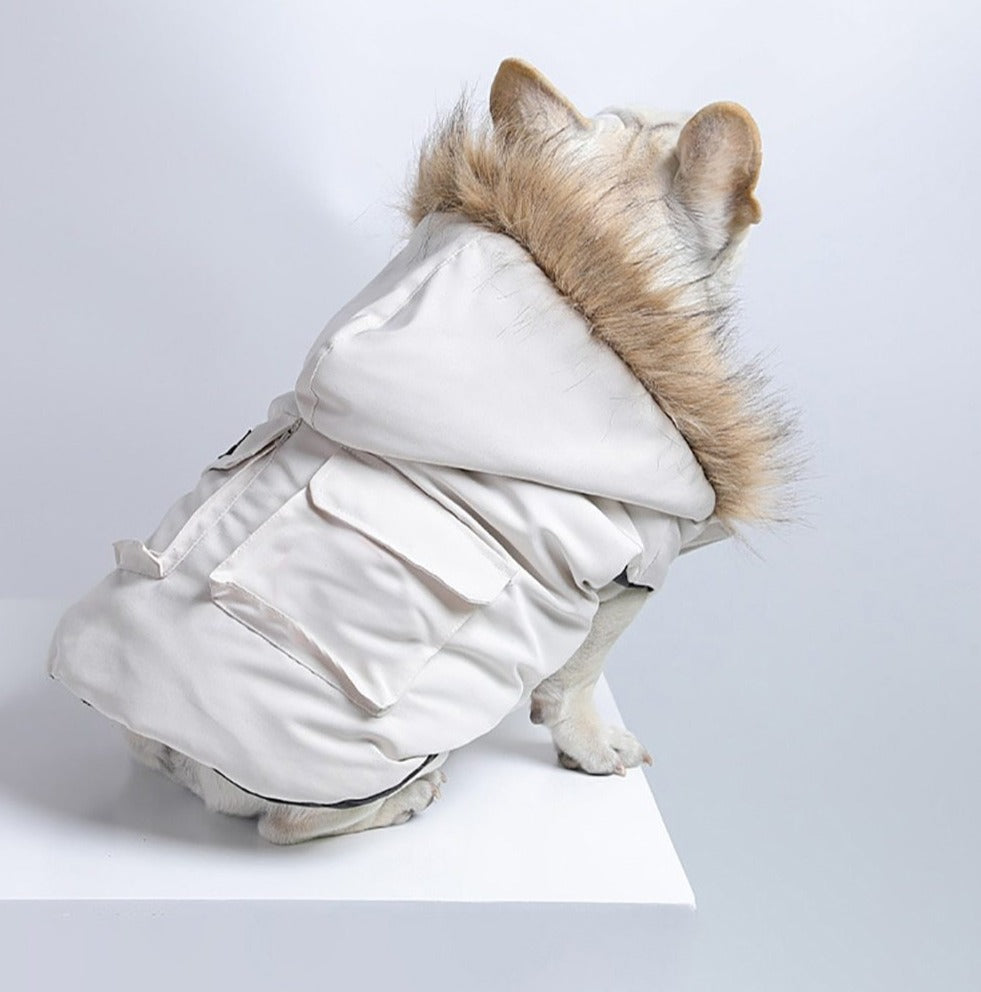 Fashionista Schneeanzug mit Faux-Fur Kapuze - die Beste Hundebekleidung bei The Masked Frenchie - Nur €60.99!